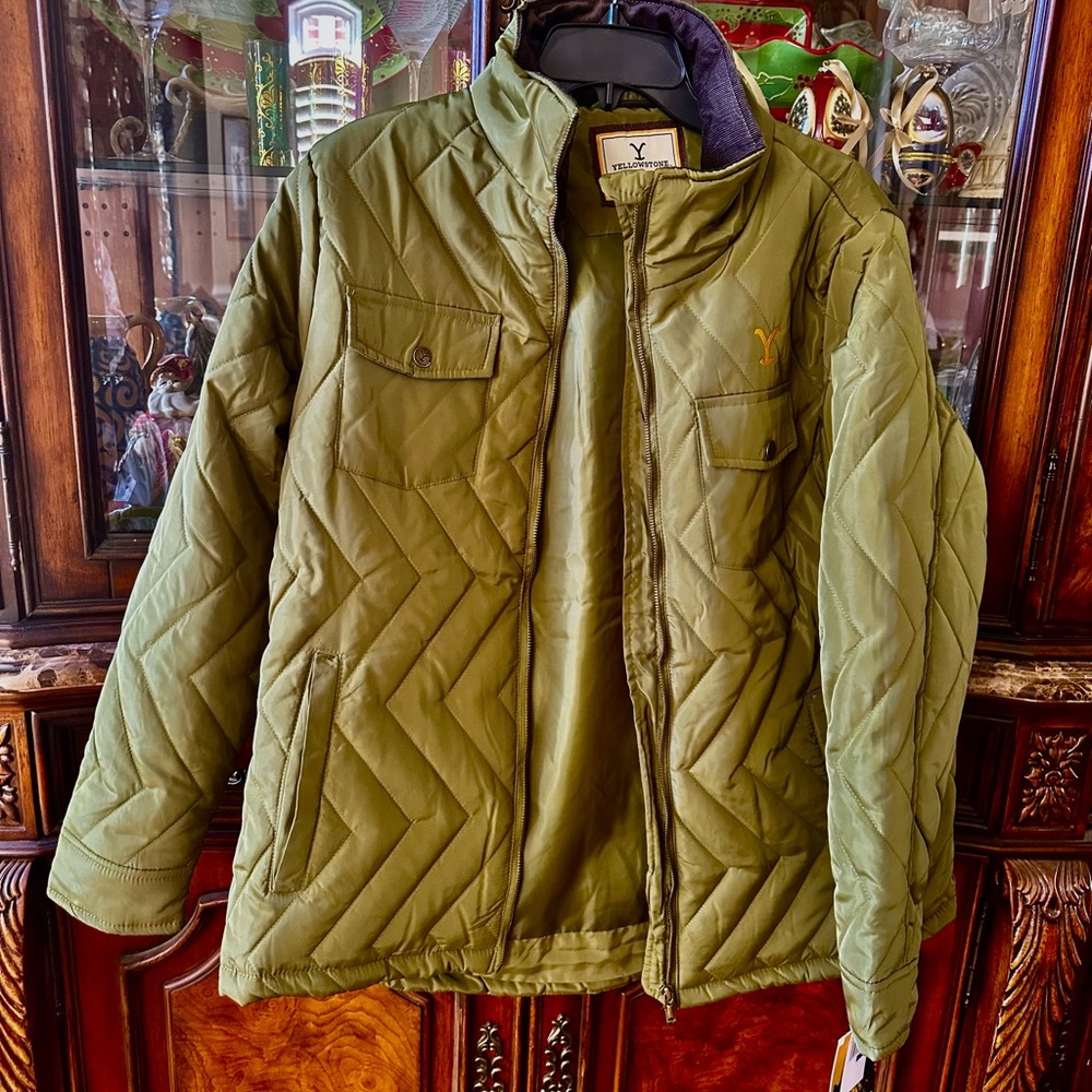 Ladies Yellowstone quilted jacket, NWT xl